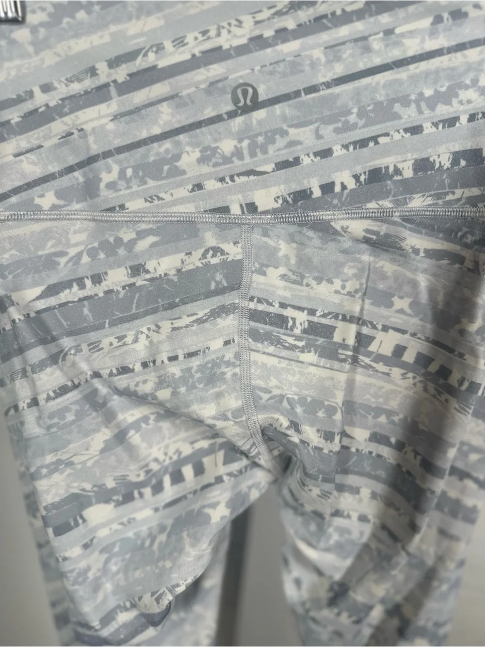 Lululemon Gray White Abstract High Rise Leggings Women’s Yoga Athletic Pants 2-4